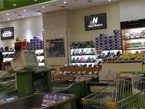 超市外租区成山寨聚集地 名牌鞋售价仅200 400元